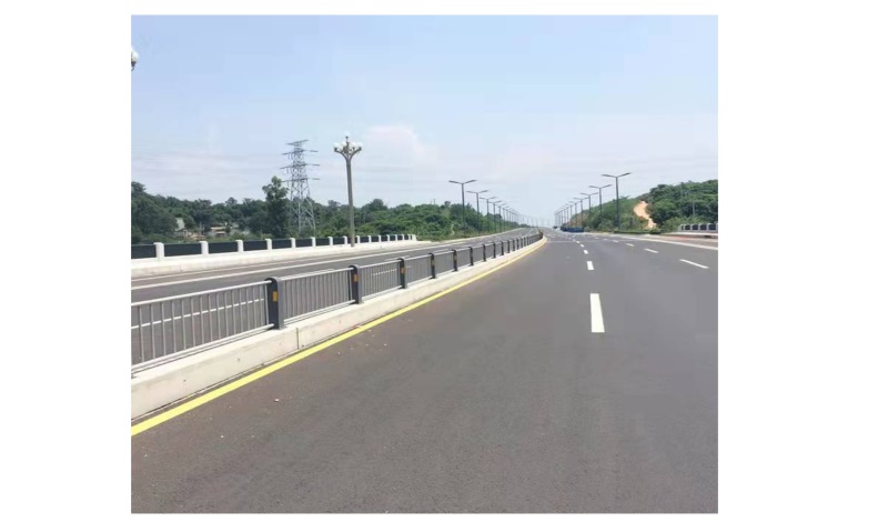 四代中央隔離護(hù)欄